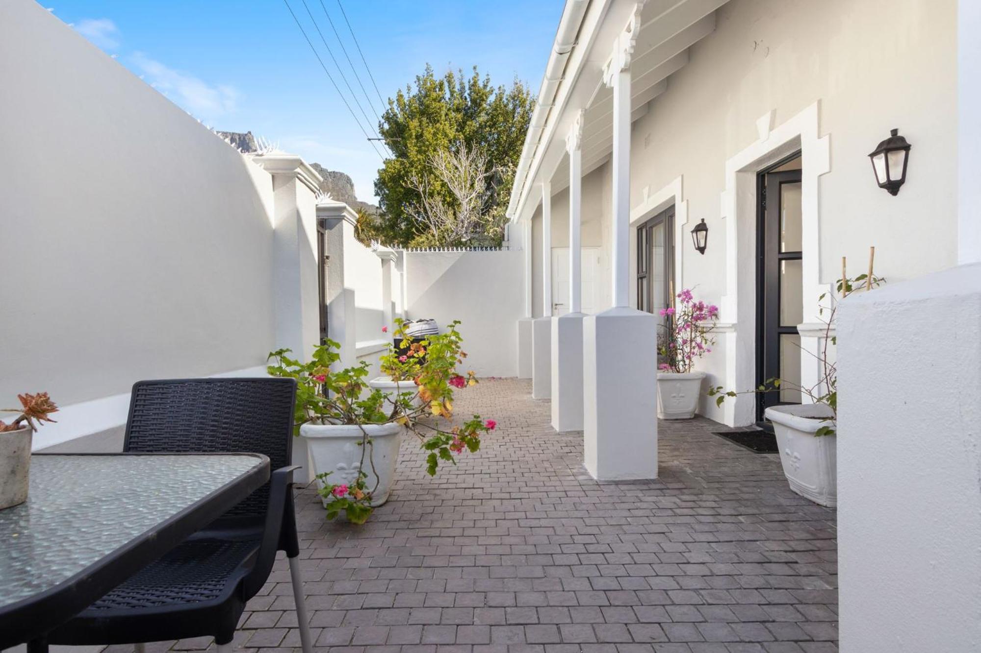 Uptown Retreat By Host Agents Holiday home